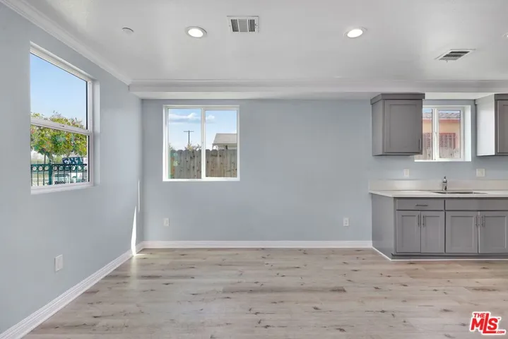 322 E 55th Street, Los Angeles, California 90011