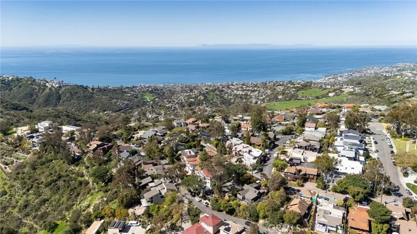 Minutes to world-class Laguna Beach beaches, restaurants and shopping.