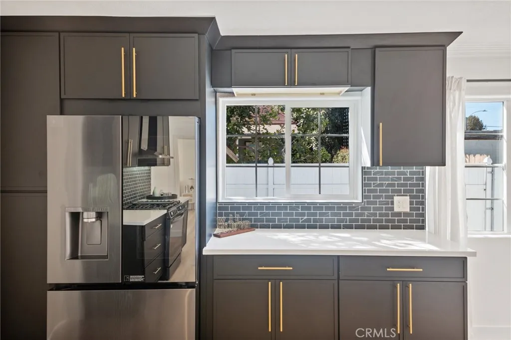 916 N Oxford Avenue, Los Angeles, California 90029 home-pic-12