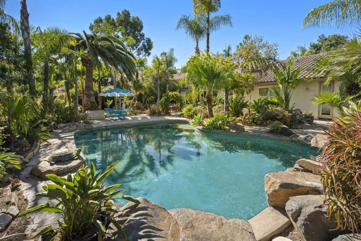 1918 Cresthaven Drive, Vista, California 92084