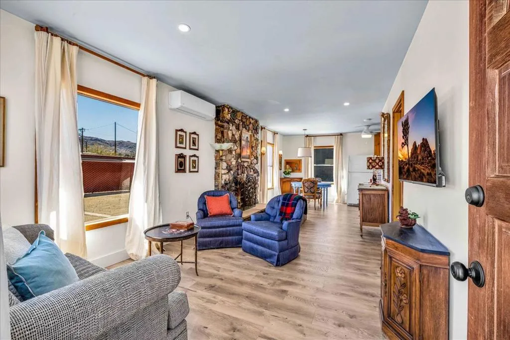 6426 Park Boulevard, Joshua Tree, California 92252 home-pic-1