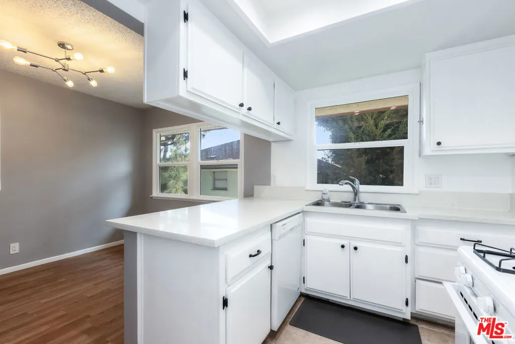 5830 Bowcroft Street 4, Los Angeles, California 90016 home-pic-8