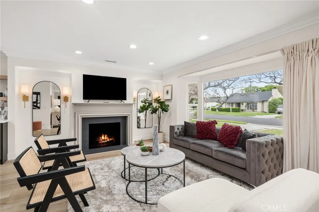 3876 Edgehill Drive, Los Angeles, California 90008 home-pic-3