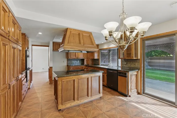Great kitchen for family gatherings