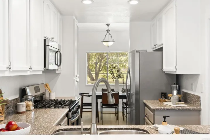 7768 Caminito Monarca 110, Carlsbad, California 92009