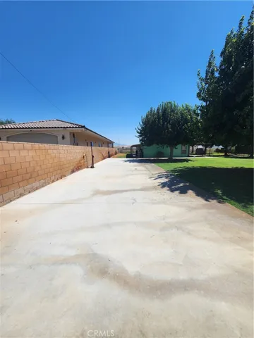 Main house - driveway, RV parking