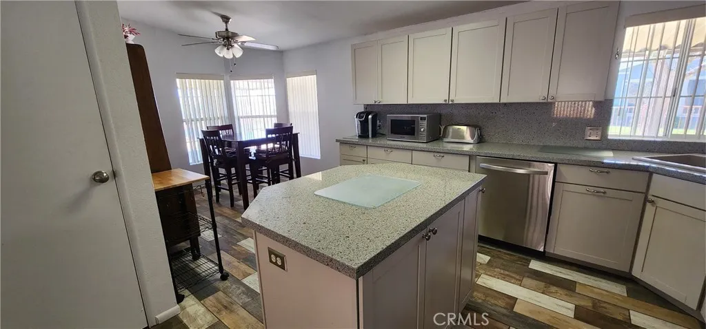 Main house - kitchen, pantry, island, breakfast nook