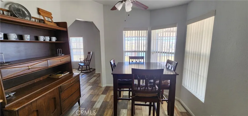 Main house - breakfast nook