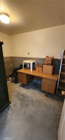 Garage/shop - office