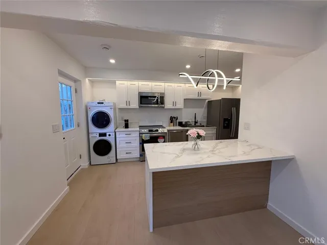 Adu: Kitchen Island