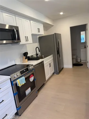 Adu: Kitchen