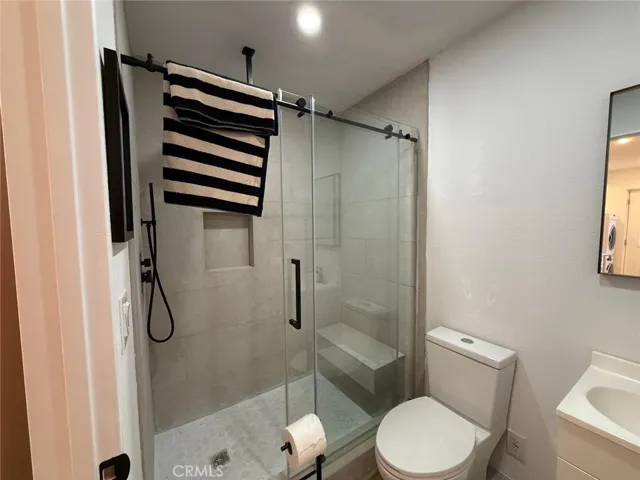 Adu: Bathroom