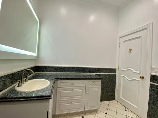 11019 Rives Avenue, Downey, California 90241