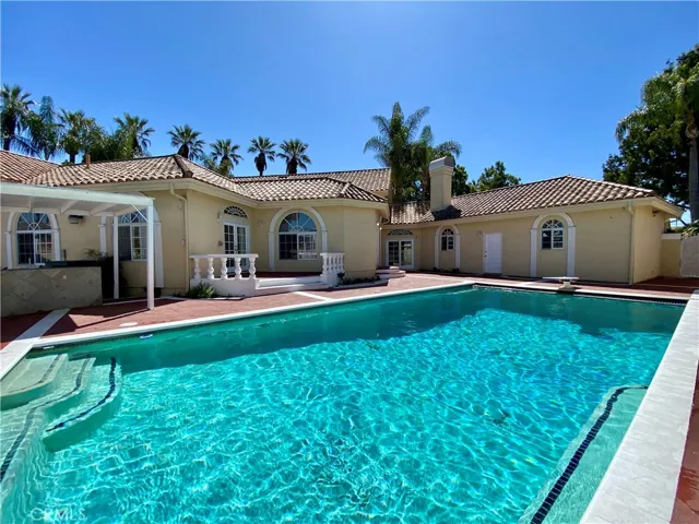 11019 Rives Avenue, Downey, California 90241