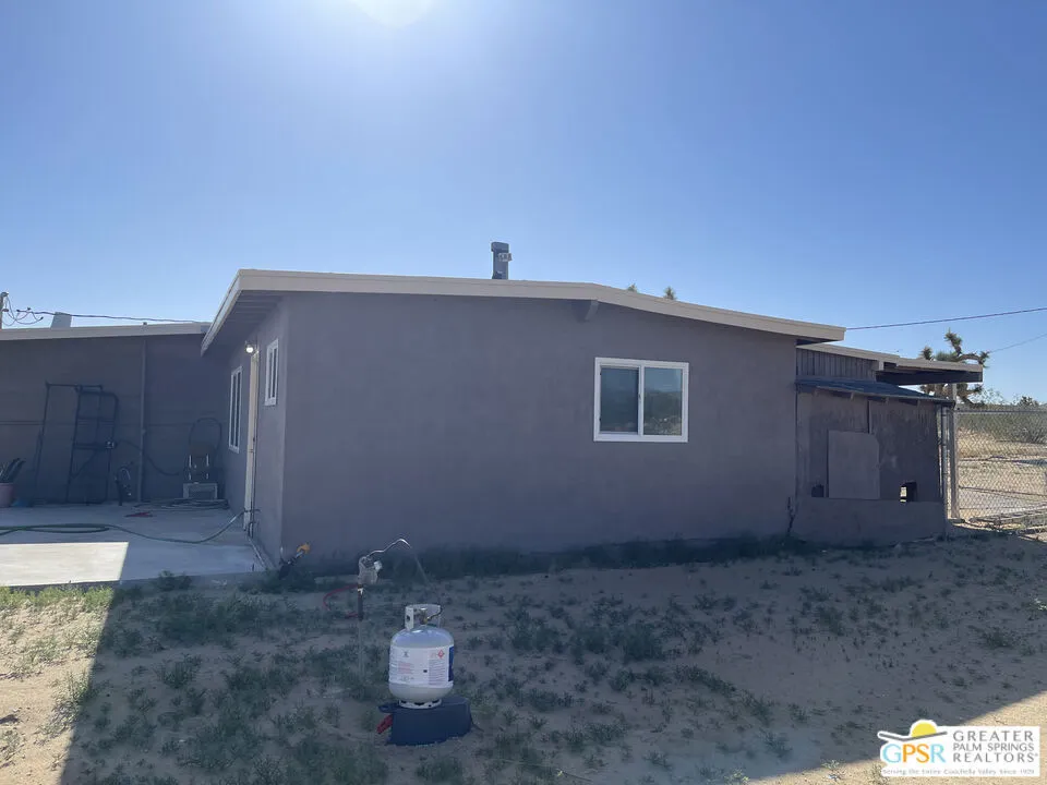 1160 Gibraltar Street, Landers, California 92285 home-pic-48