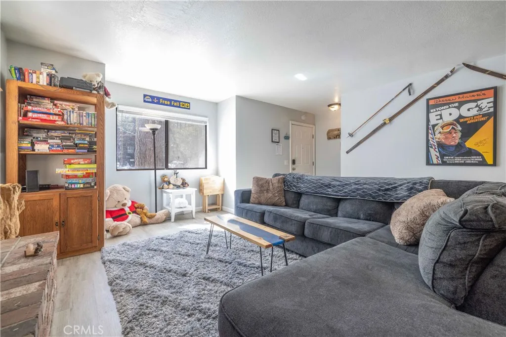 723 Summit Boulevard, Big Bear Lake, California 92315 home-pic-3