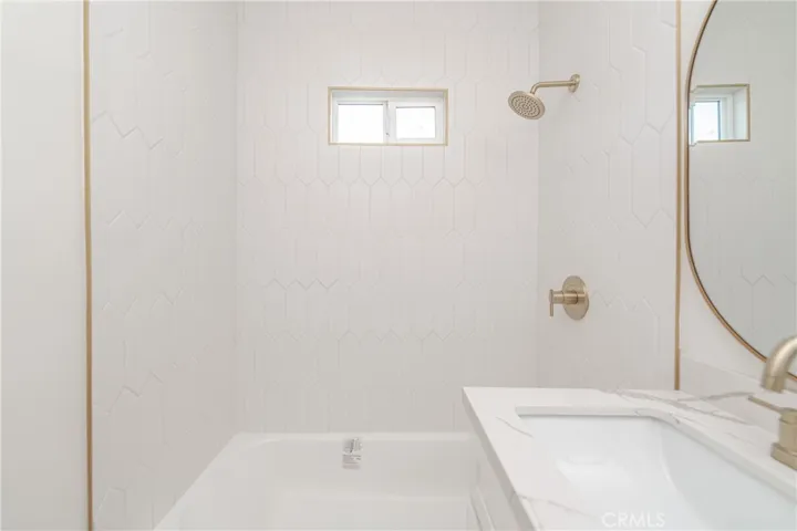 515 W 70th Street, Los Angeles, California 90044