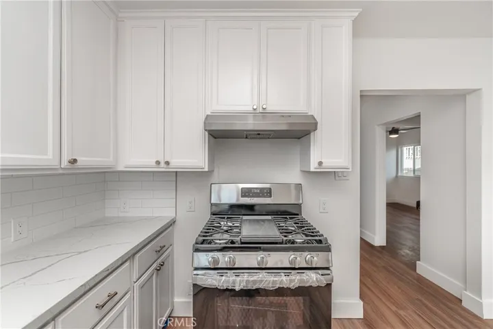 515 W 70th Street, Los Angeles, California 90044