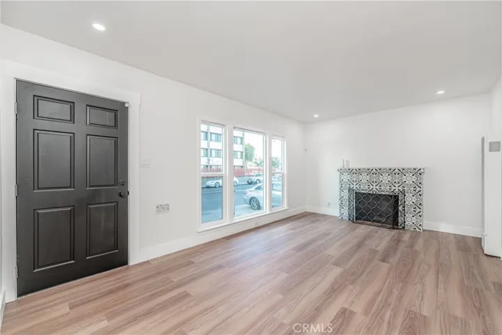 515 W 70th Street, Los Angeles, California 90044
