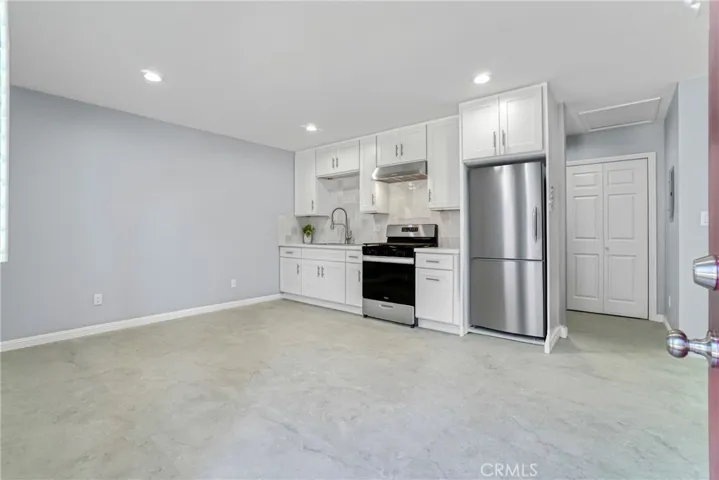 9410 Zelzah Avenue, Northridge, California 91325