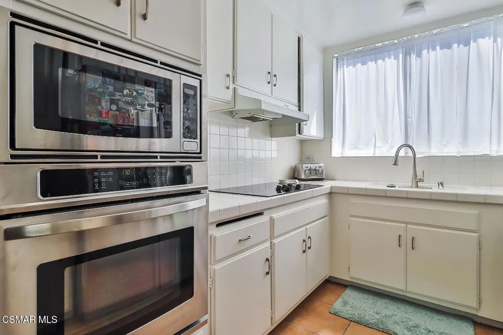 5429 Newcastle Avenue 213, Encino, California 91316 home-pic-9