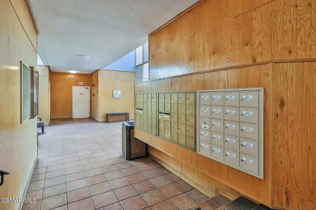 5429 Newcastle Avenue 213, Encino, California 91316 home-pic-23