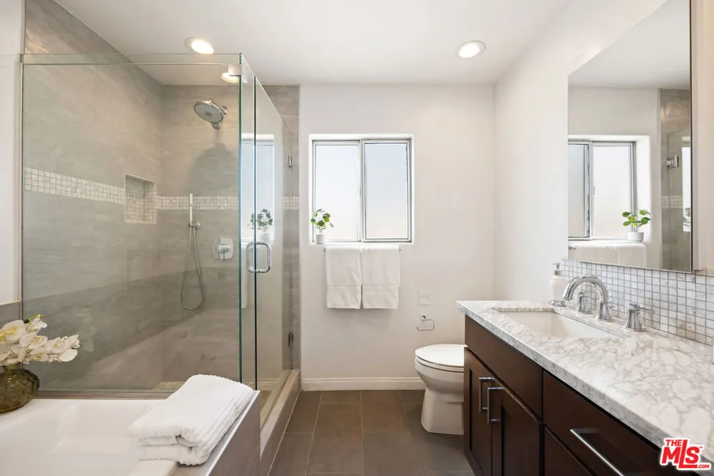 12011 Goshen Avenue 305, Los Angeles, California 90049 home-pic-19