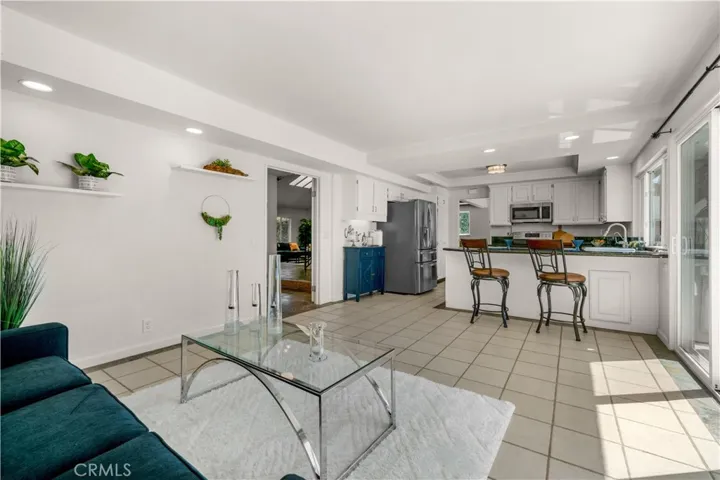 Family Room to kitchen