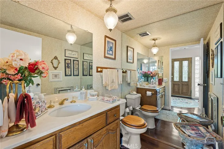 Main floor Bathroom