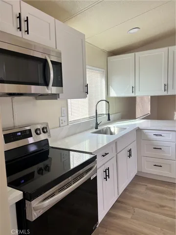 New Quarts Kitchen Counters, Cabinets, Stove & Microwave (Dec 2025)