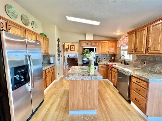 406 Rainbow Road, Landers, California 92285