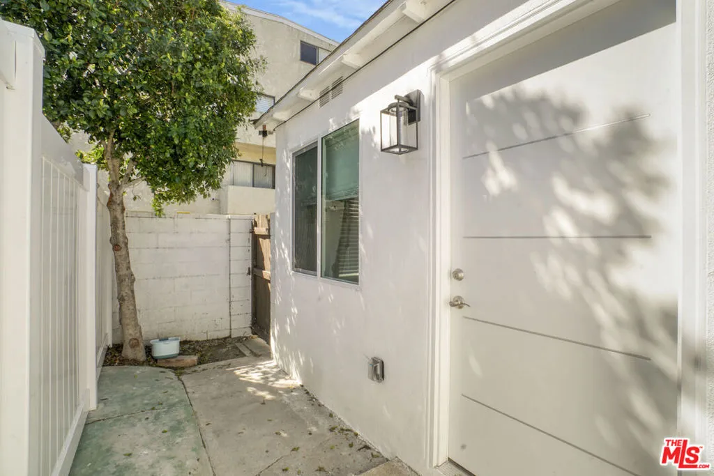 15144 Martha Street, Van Nuys, California 91411 home-pic-29
