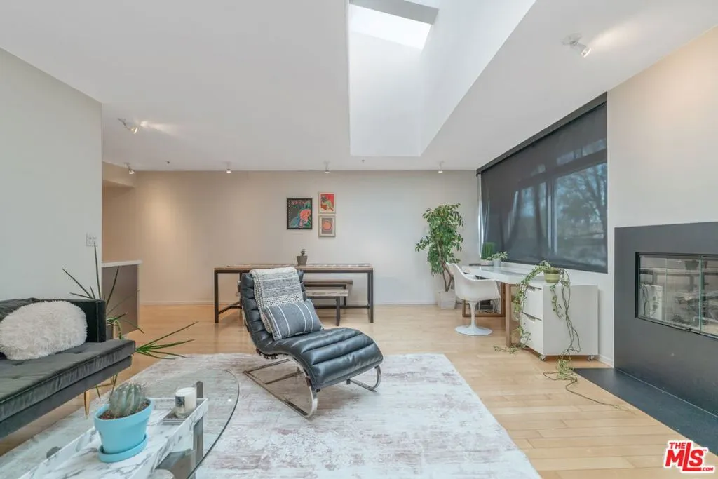 5806 Waring Avenue 14, Los Angeles, California 90038 home-pic-20