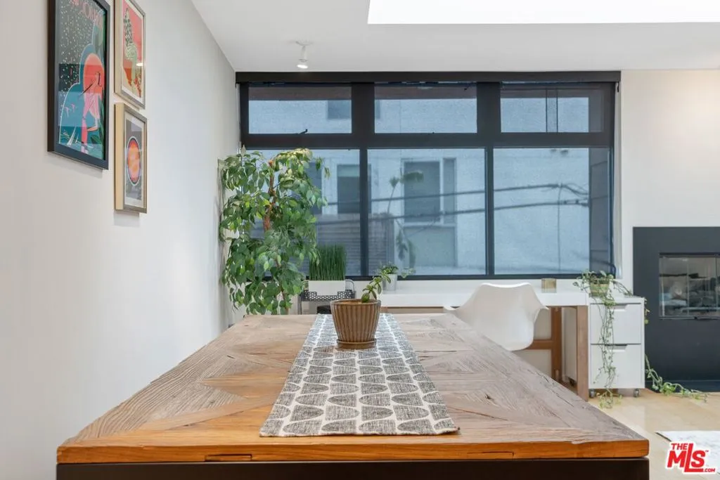 5806 Waring Avenue 14, Los Angeles, California 90038 home-pic-14