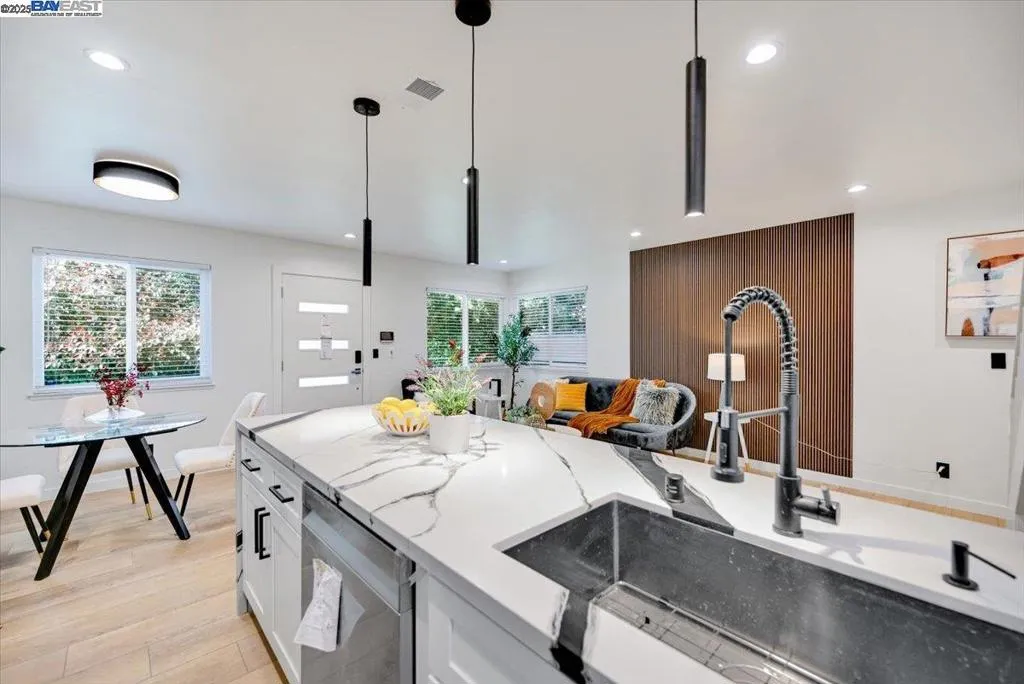 34701 Alvarado Niles Rd 2, Union City, California 94587 home-pic-6
