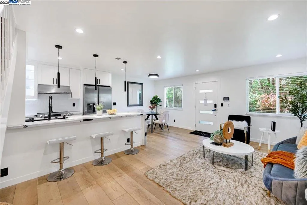 34701 Alvarado Niles Rd 2, Union City, California 94587 home-pic-1