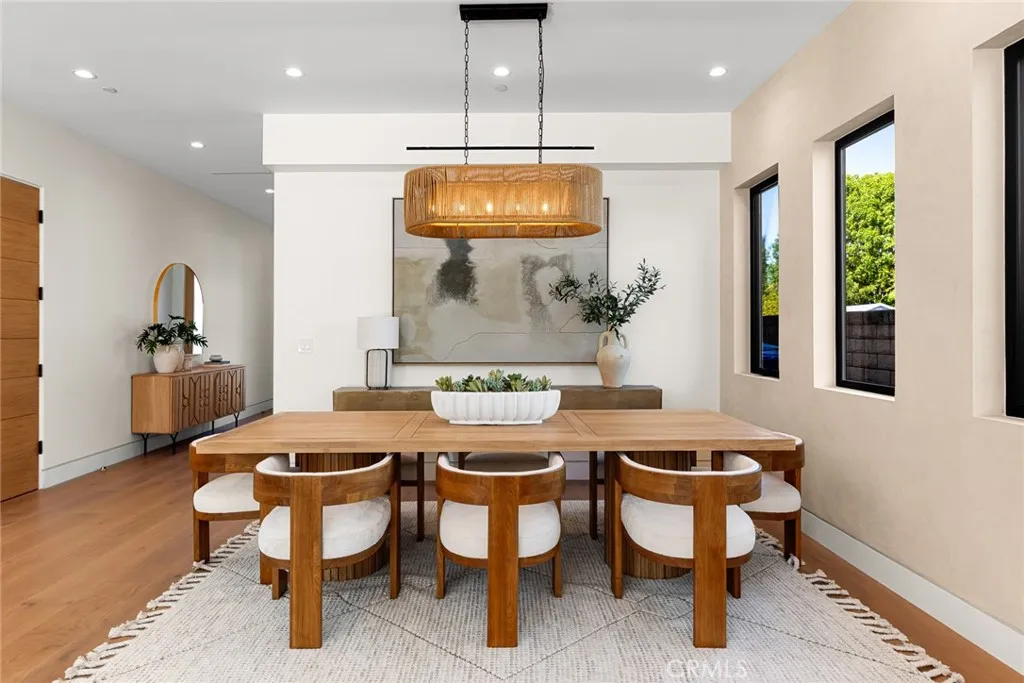 22640 Clarendon Street, Woodland Hills, California 91367 home-pic-7