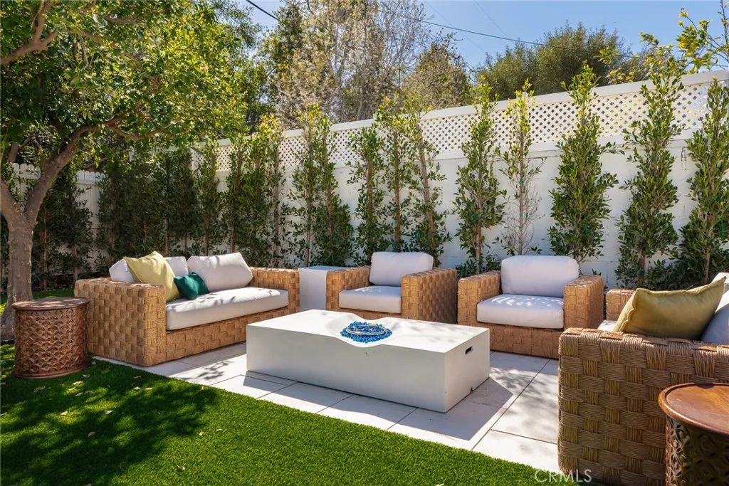 22640 Clarendon Street, Woodland Hills, California 91367 home-pic-67