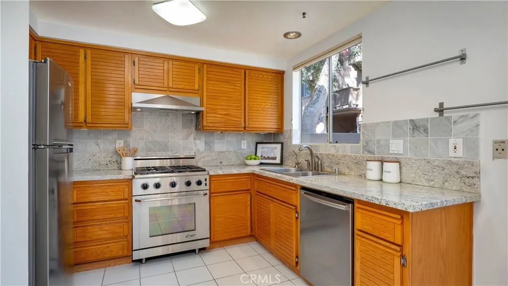 2 Ellisworth Aisle, Irvine, California 92620 home-pic-7