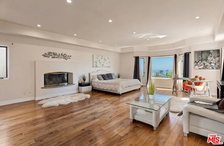 6324 Quebec Drive, Los Angeles, California 90068