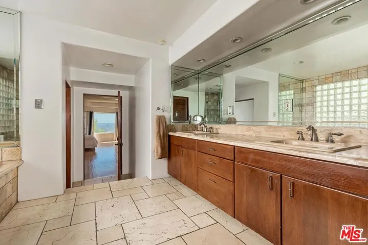 6324 Quebec Drive, Los Angeles, California 90068