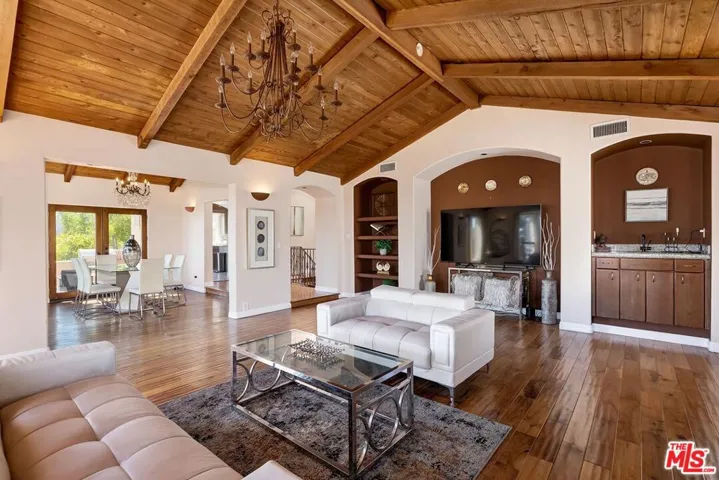 6324 Quebec Drive, Los Angeles, California 90068