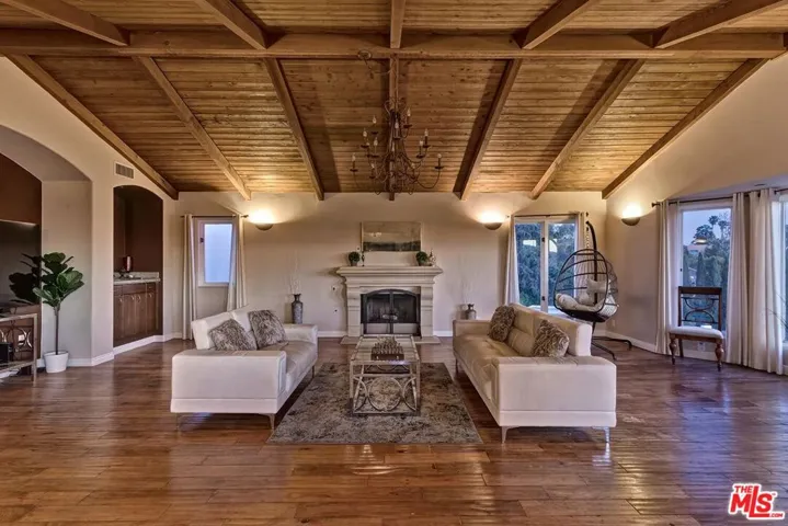 6324 Quebec Drive, Los Angeles, California 90068
