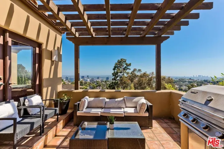 6324 Quebec Drive, Los Angeles, California 90068