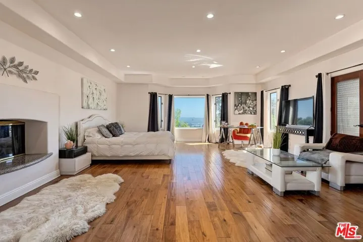 6324 Quebec Drive, Los Angeles, California 90068