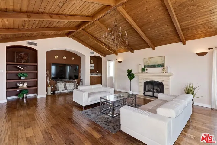 6324 Quebec Drive, Los Angeles, California 90068