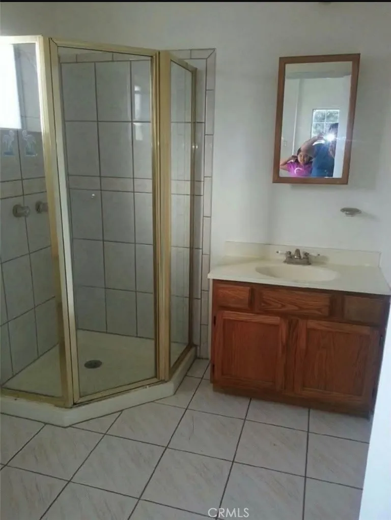 2500 Illinois Avenue, South Gate, California 90280 home-pic-6