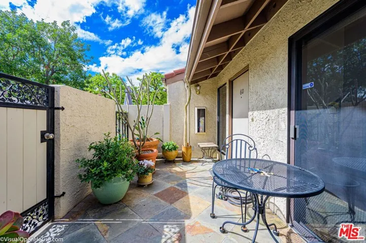 18140 Oxnard Street 60, Tarzana, California 91356