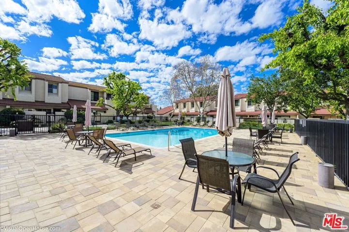 18140 Oxnard Street 60, Tarzana, California 91356