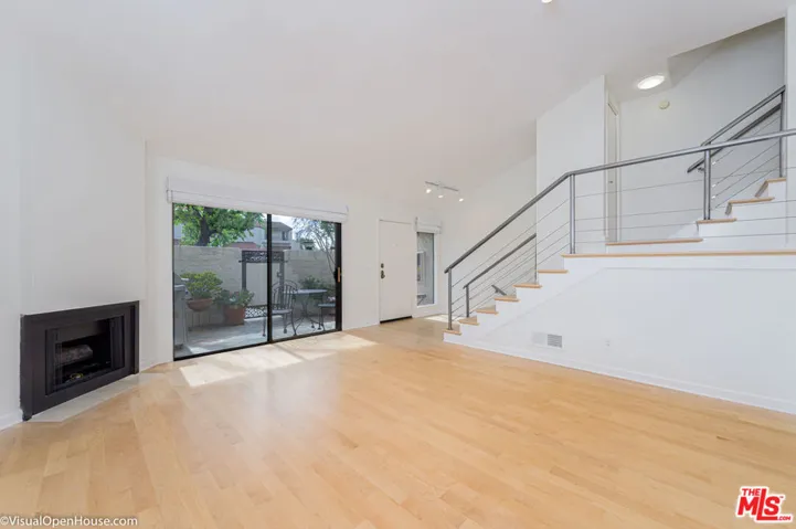 18140 Oxnard Street 60, Tarzana, California 91356